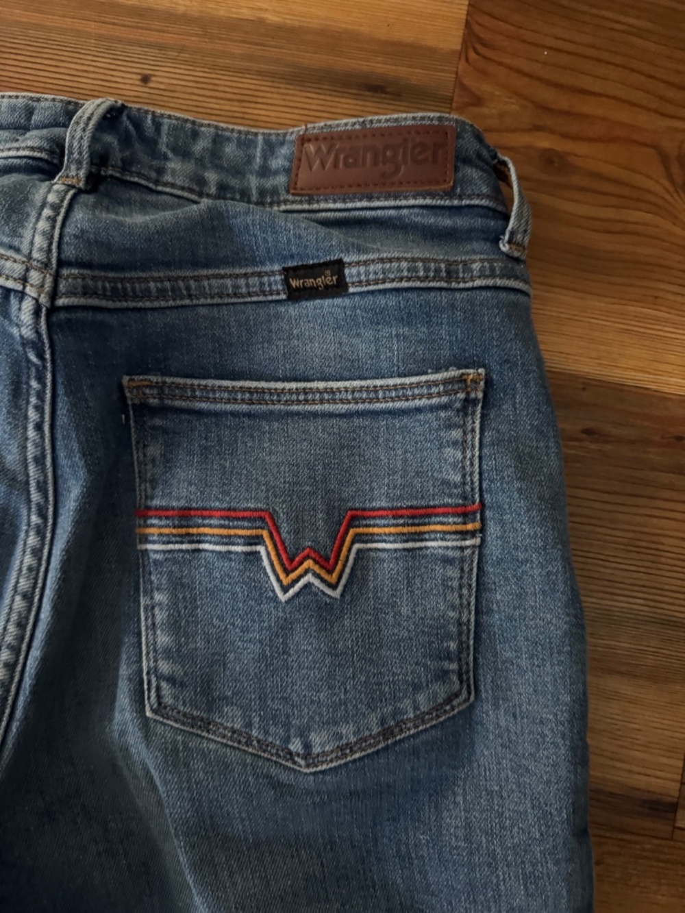 WOMEN'S FIERCE FLARE EMBROIDERED JEAN Size 4/27 - Picture 5 of 10